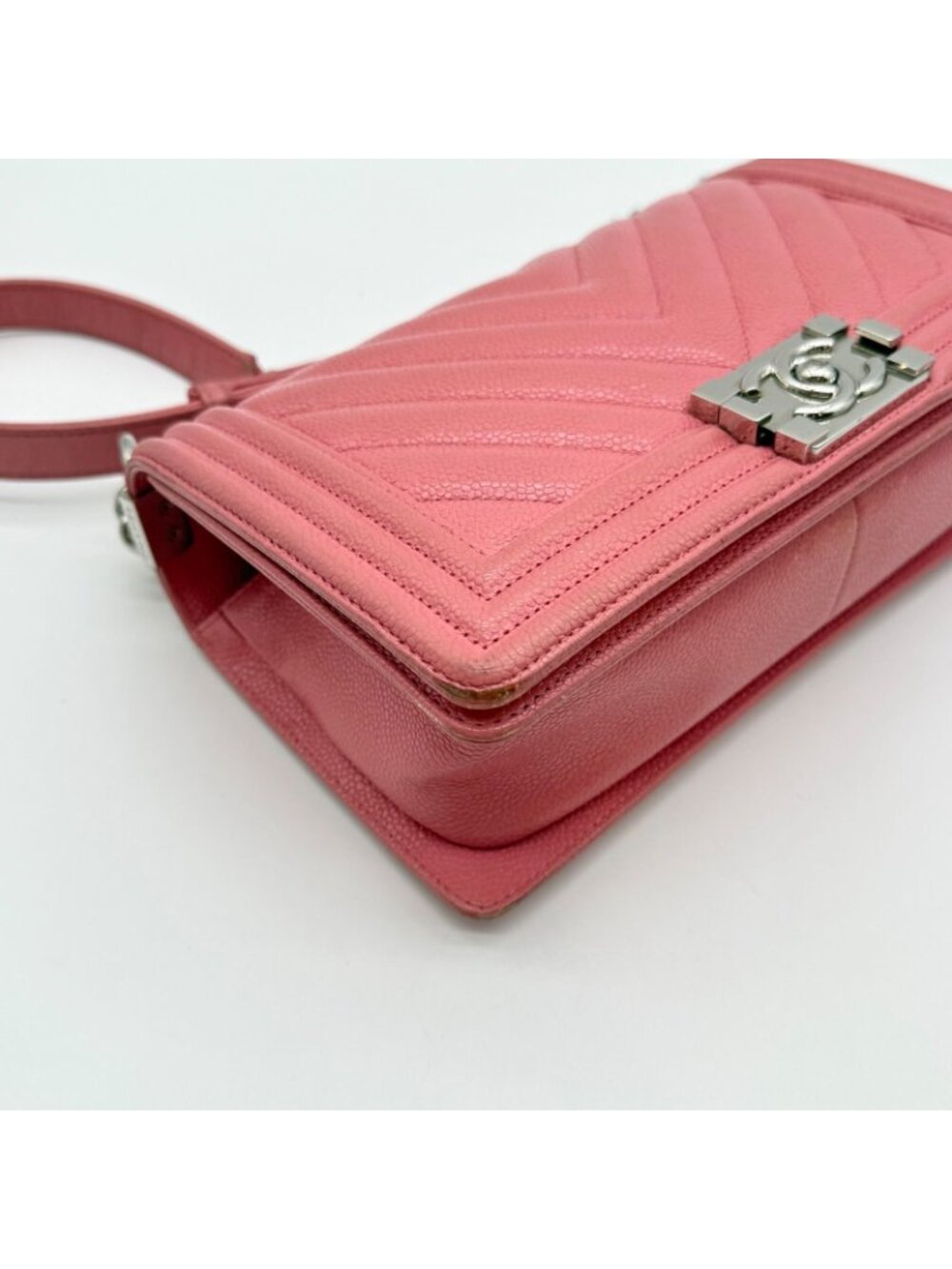 Chanel Large Shoulder Bag Boy V-stitch Caviar Leather - Picture 7 of 16